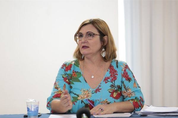 Rita Serrano chegou a comemorar o empoderamento da mulher na Caixa, mas Lula a trocou por um paraibano indicado por Lira.