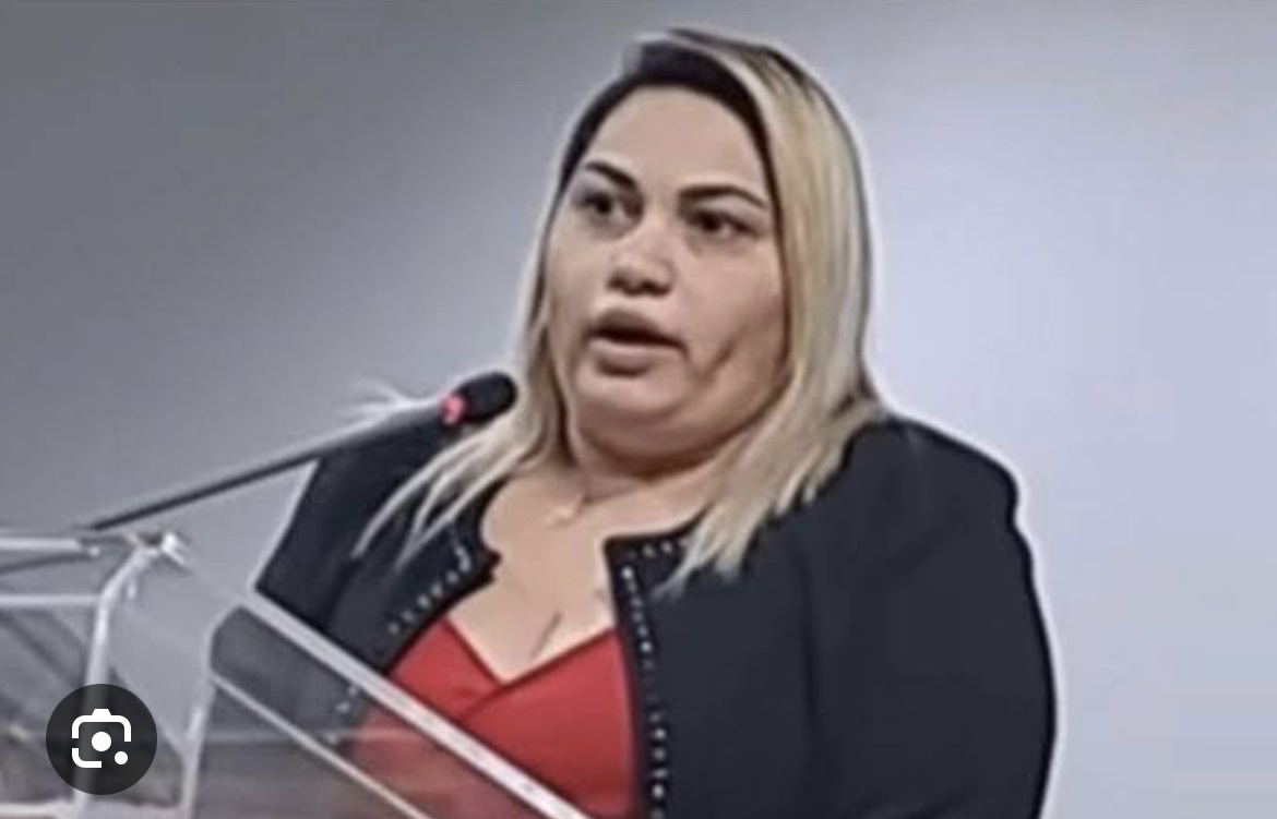 A Dana do Tráfico Amazonense Luciane  Farias  discursando em solenidade oficial em Brasília. Isso vai custar caro para as autoridades