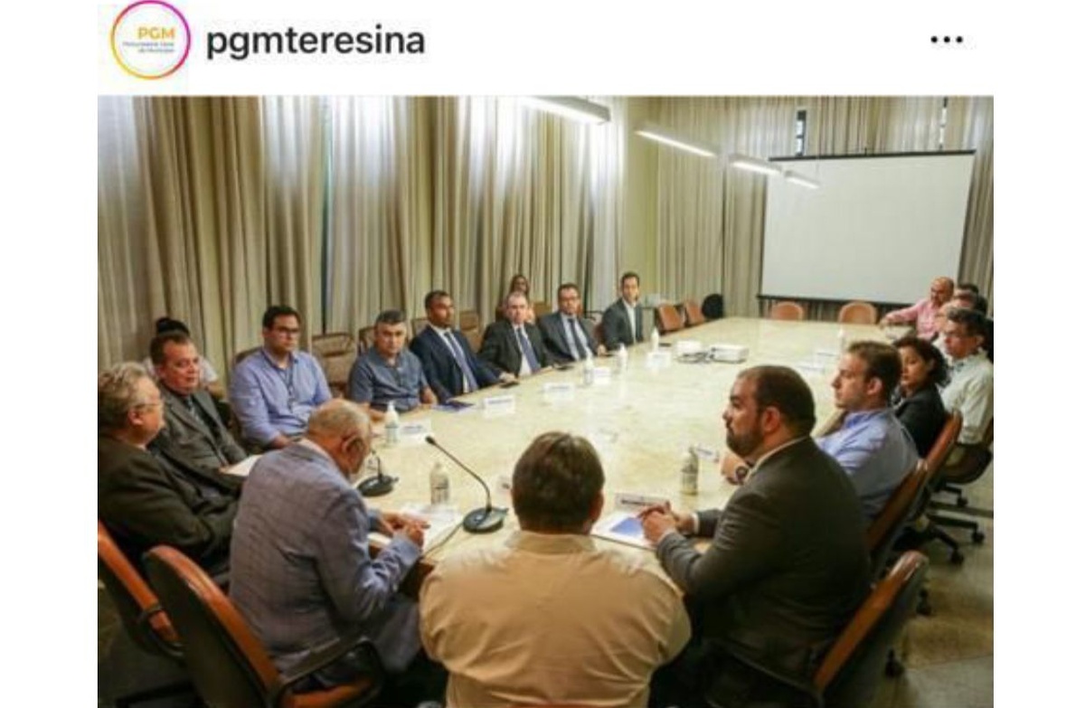 A piada pronta - reunião com o prefeito de Teresina dos órgãos  de controle contra a corrupção. Por lá representantes do TCE TCU, MP, TJ. E à mesa, também muitos dos auxiliares do prefeito responsáveis pelo caos existente.