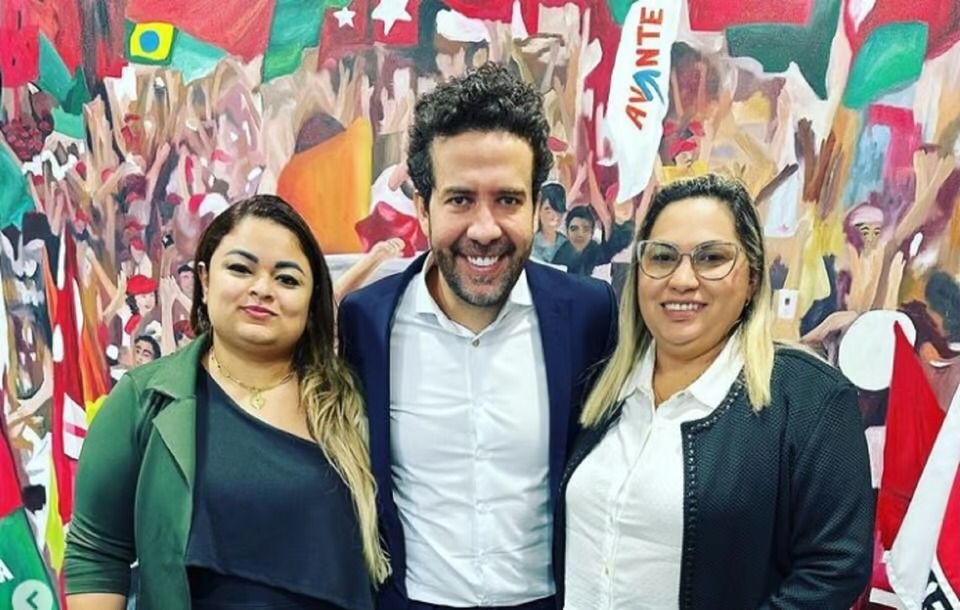 André Janones ao lado de Luciane Barbosa Farias