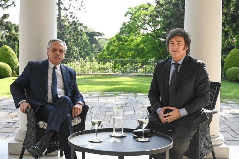 Apesar de adversários ferrenhos, Fernandez e Milei se encontraram depois da vitória do segundo. Essa cena não se viu na vitória de Lula em 2022