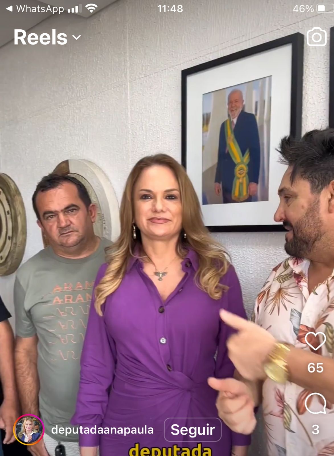 Deputada Ana Paula e o colorido Mariozan fazendo propaganda dos carros pipa para Monsenhor Hipólito. Um favor dela para o povo