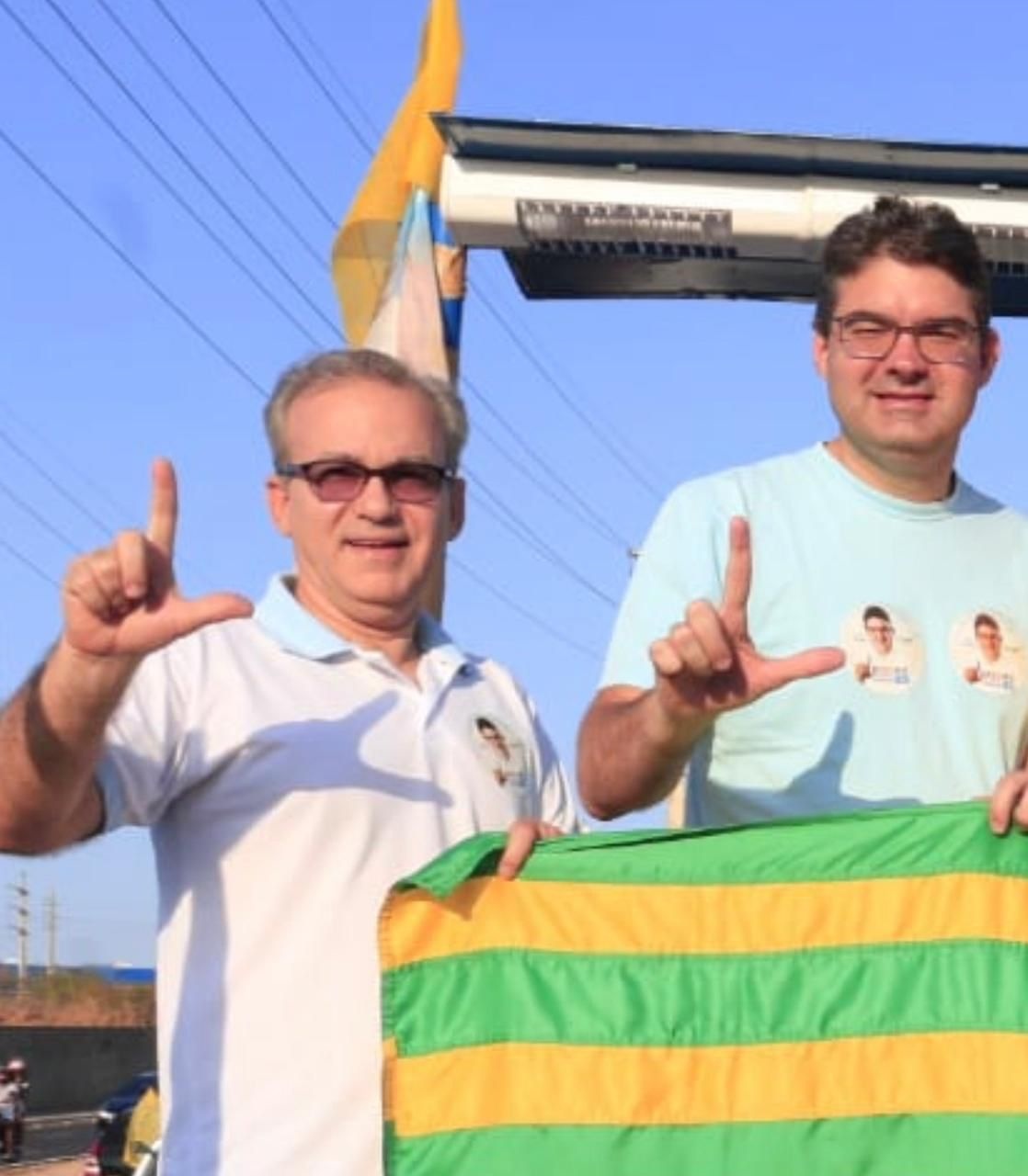 Firmino fazendo o L de Luciano Nunes, candidato em 2018. Lula estava preso.