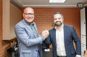 Franzé fazendo Noleto pagar o mico: diz que o secretário passará a manhã atendendo os deputados na sede da Alepi. Tem humilhação maior? (Foto: Reprodução)