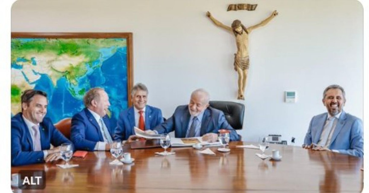Lula recebeu investidores estrangeiros para atuar no Ceará. O governador Elmano presente