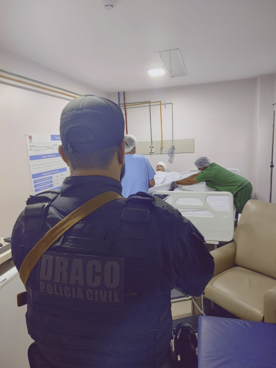 O homem foi detido no hospital, após o procedimento estético