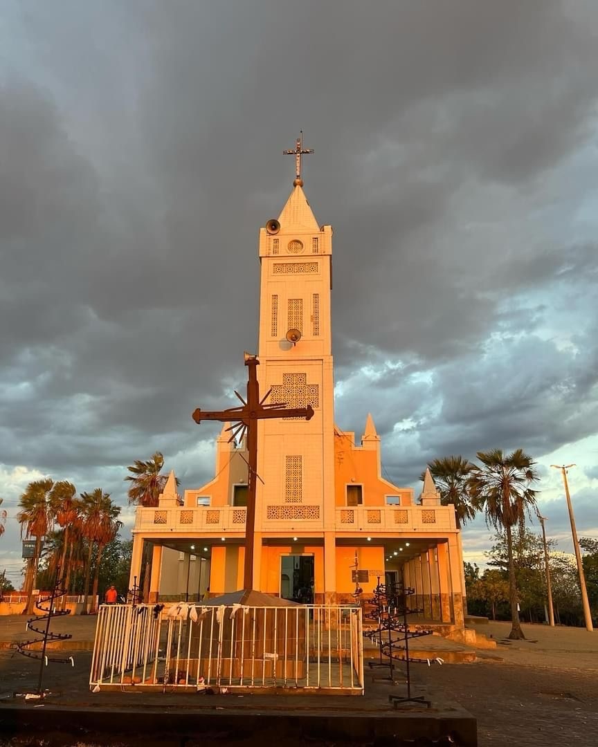 Que belo cenário do por do sol na foto de Santa Cruz dos Milagres, by Padre Raniery