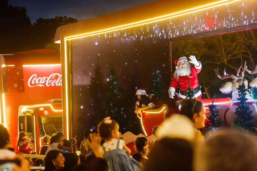 Caminhão com Papai Noel