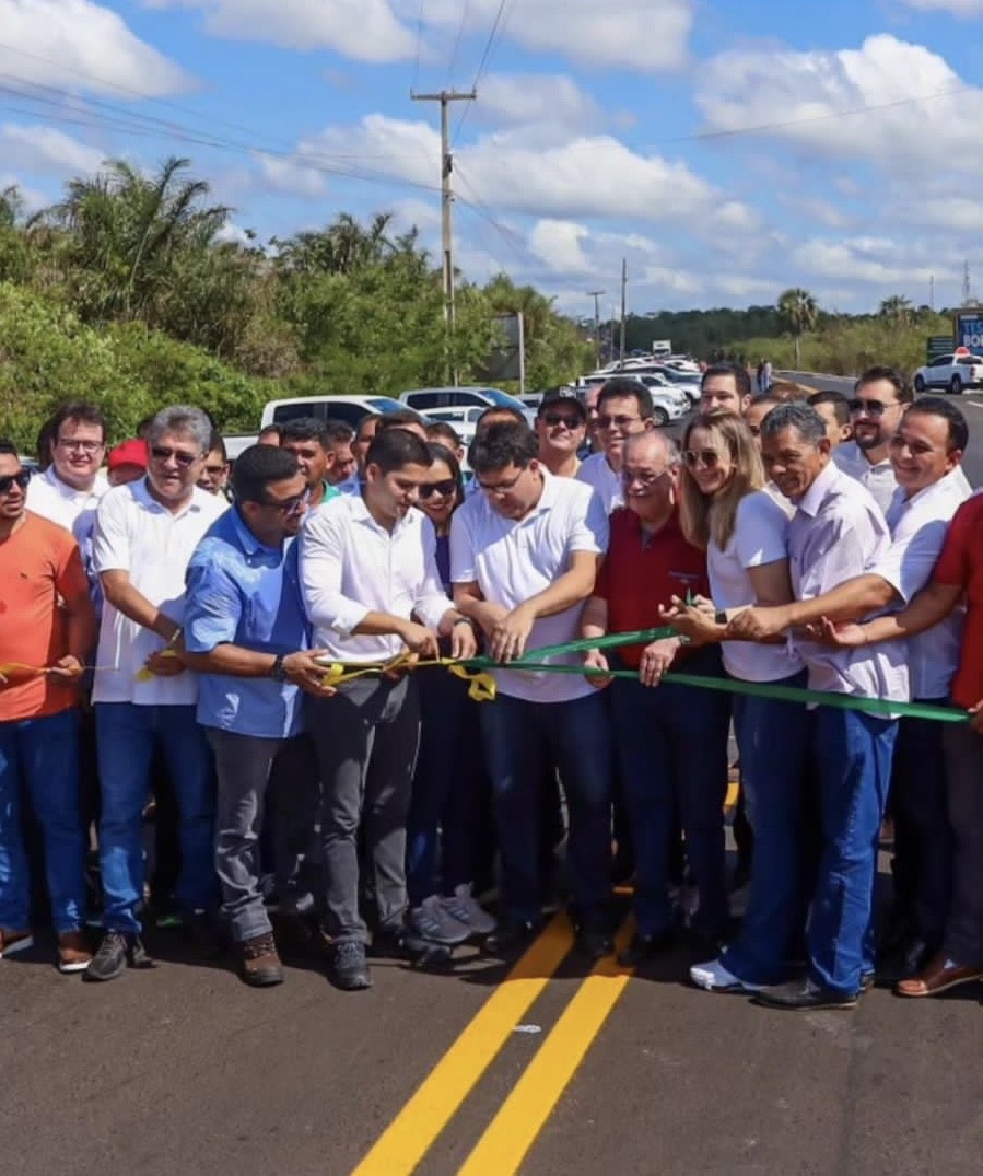 Nas inaugurações a plateia é dos que viajam de Teresina. O povo fica sabendo pelas redes sociais