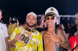 Neymar e Buzeira no cruzeiro (Foto: Reprodução)