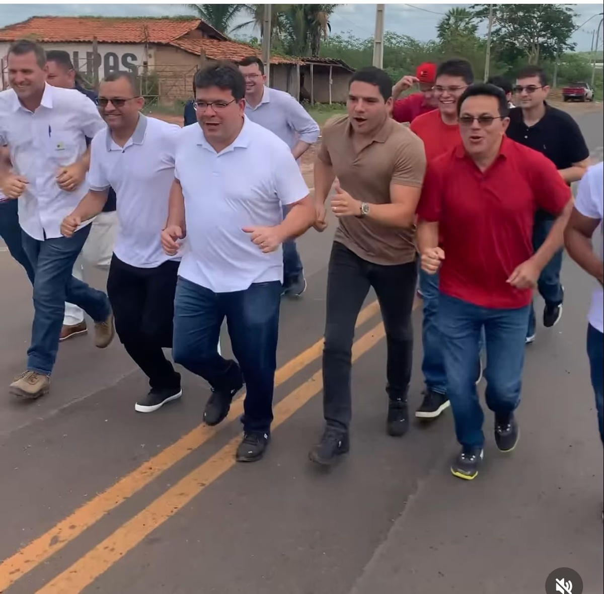 Olha aí Zé Santana na folia em União. Escapou do movimento contra o serviço ruim da Agespisa em Paulistana