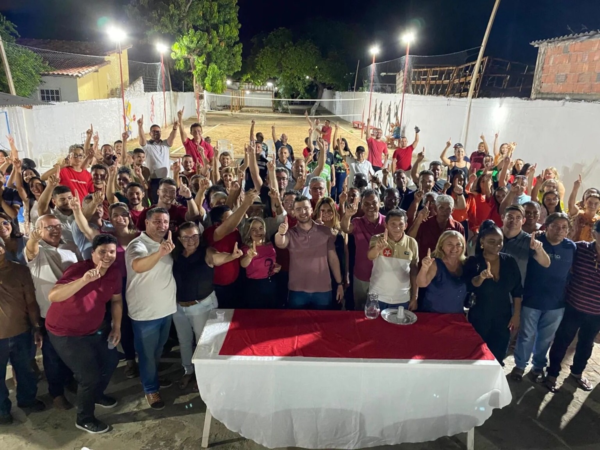 Reunião de petistas em torno do filho do finado deputado Assis Carvalho em Oeiras