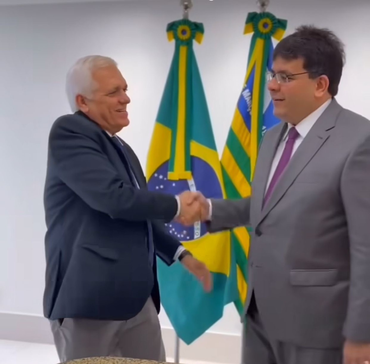 Themistocles Filho passa o cargo de governador para Rafael e um pito: “ninguém dá prazo em política”. Mas se da, sim. Ele não quer é aceitar. Por enquanto.