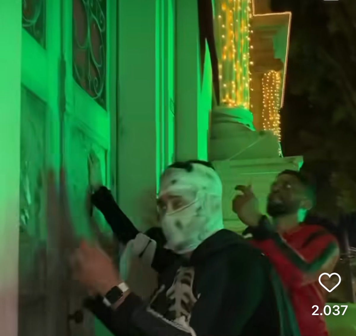 Virou esculhambação: os mortos indo atrás dos salários na porta do Palácio da Cidade