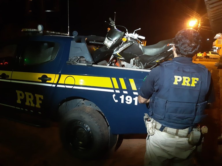 A motocicleta possuía registro de roubo no estado de São Paulo