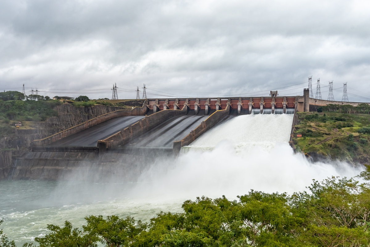 Abertura neste sábado (23), na calha esquerda, a maior das três na usina de Itaipu