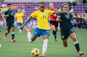Adriana Silva, a 'Maga', atuando pela seleção brasileira (Foto: Divulgação/ CBF)