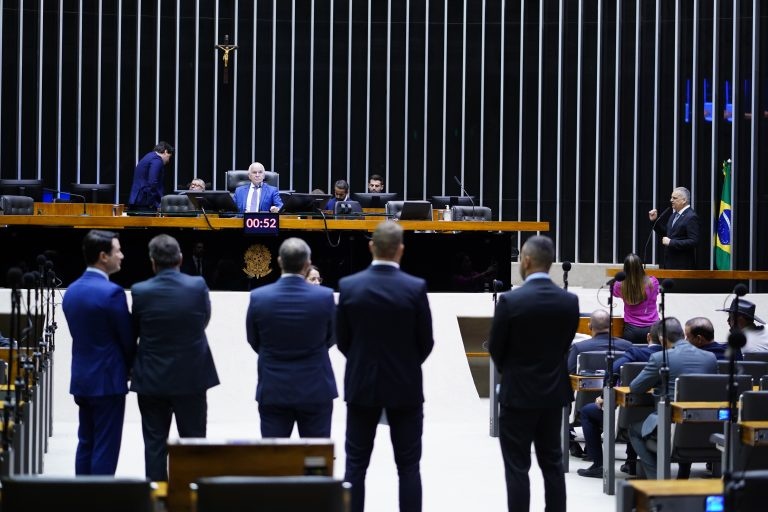 Câmara aprova acordo que facilita trânsito de veículos na fronteira entre Brasil e Peru