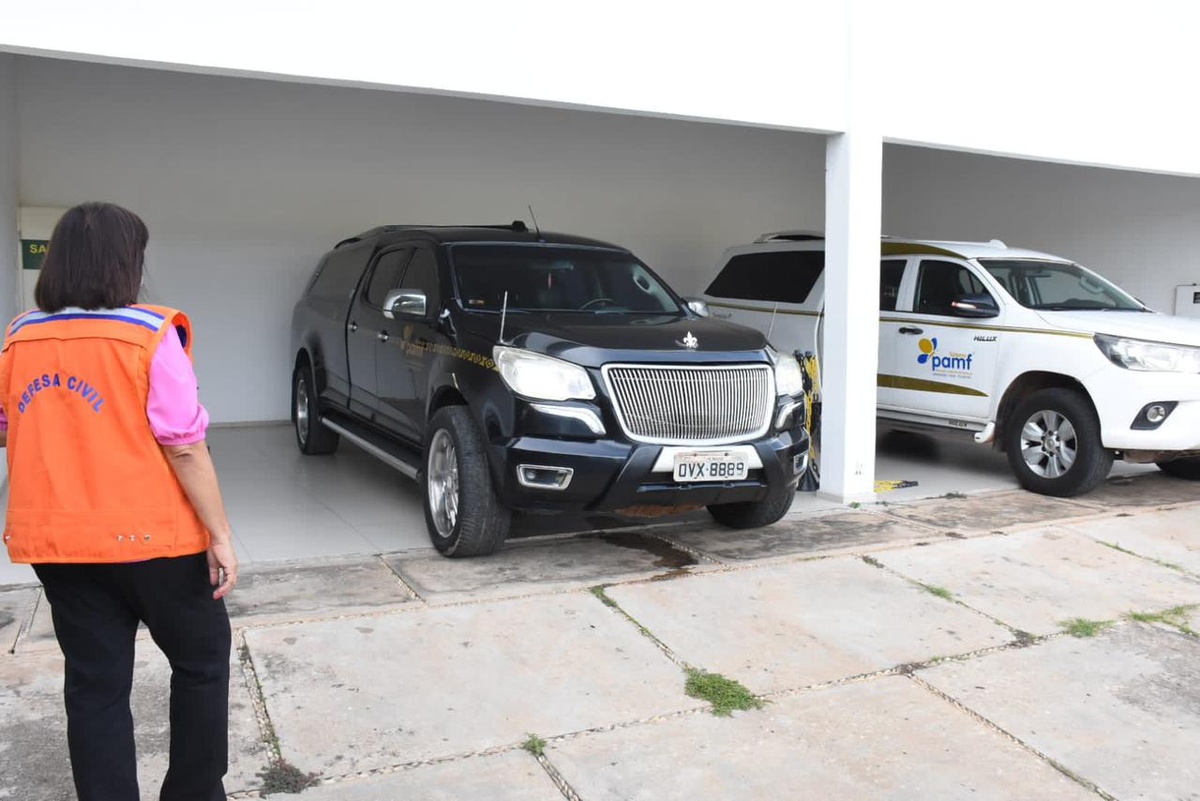 Carro com os corpos das vítimas