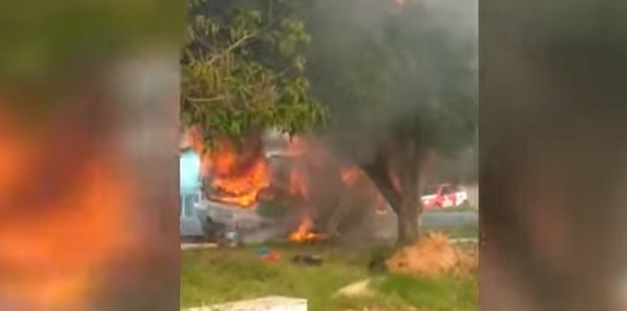 Carro pega fogo na BR-316