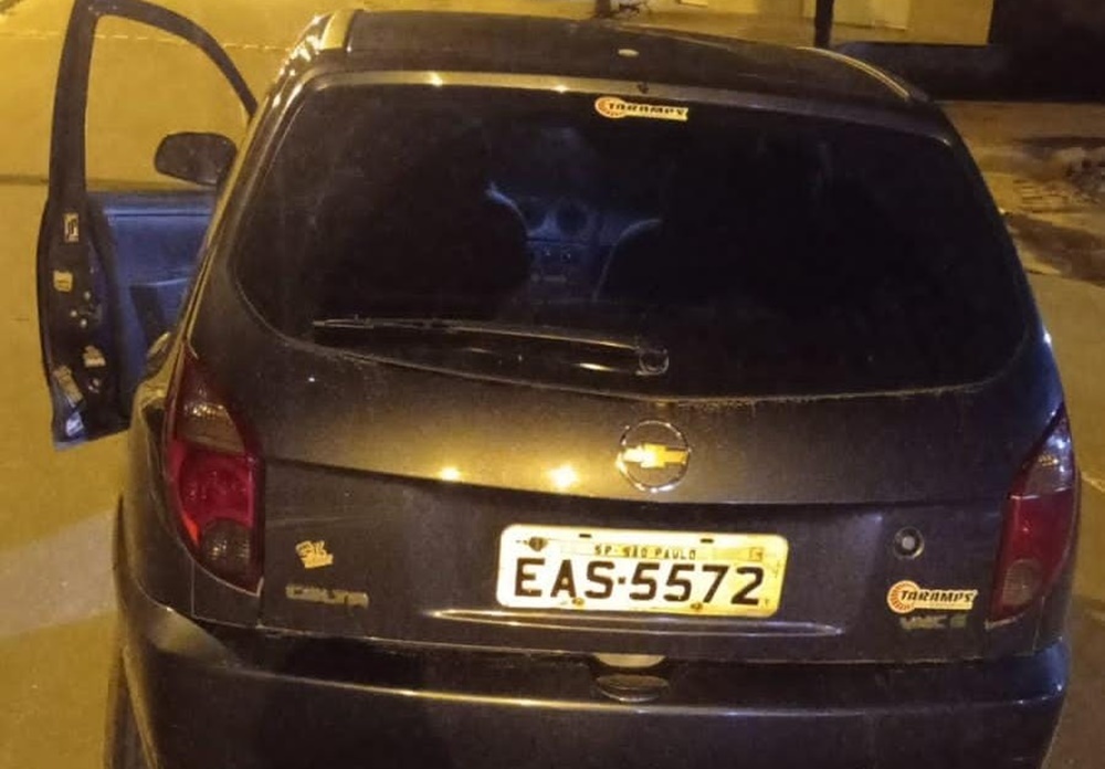Carro usado por criminosos durante homicídio