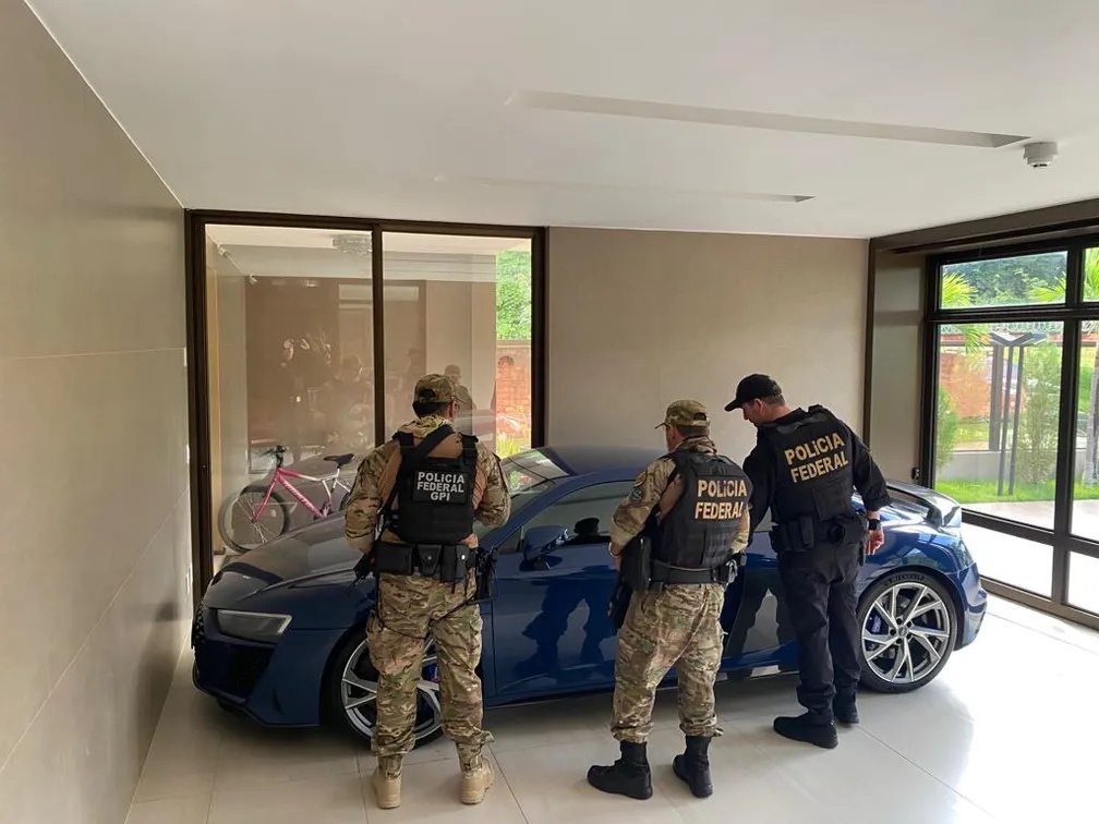 Carros de luxo apreendidos