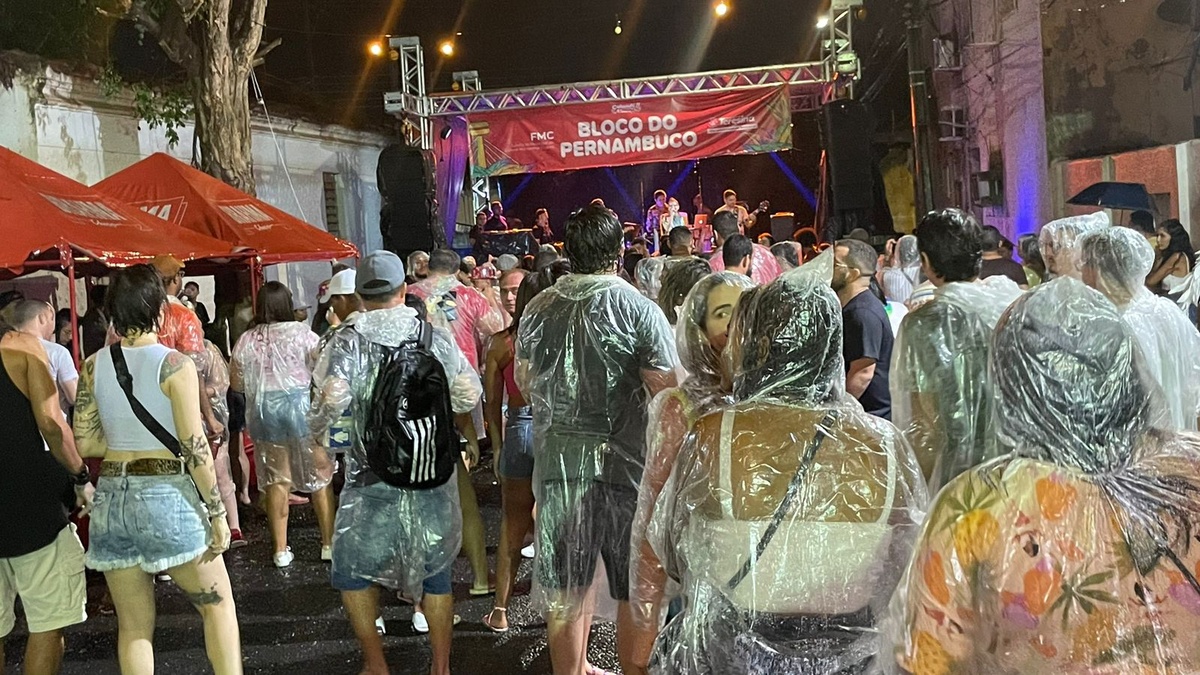 Chuva não espantou os foliões