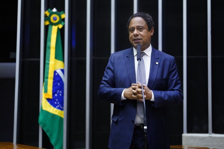 Deputado anuncia reunião com governo para discutir projeto de combate às fake news