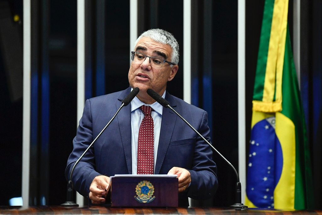 Eduardo Girão quer acabar com órgão de controle da informação do governo Lula