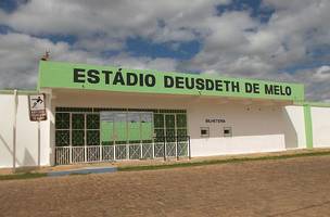 Estádio Deusdeth Melo, em Campo Maior (Foto: Reprodução)