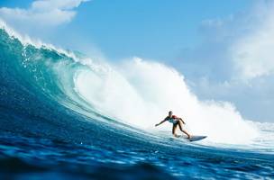 Luana Silva em ação em Sunset Beach (Foto: Tony Heff/World Surf League)