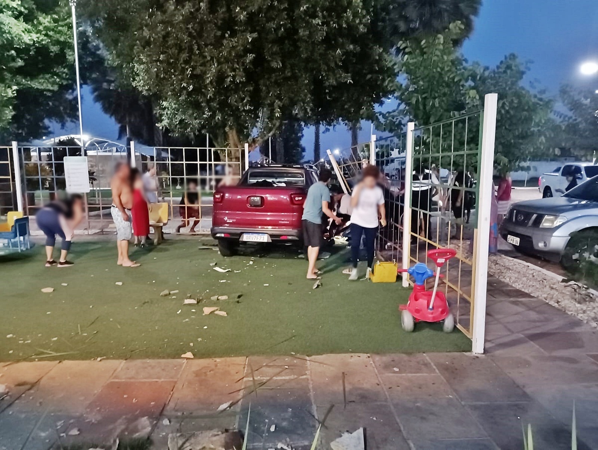 Motorista atropela e mata criança em playground