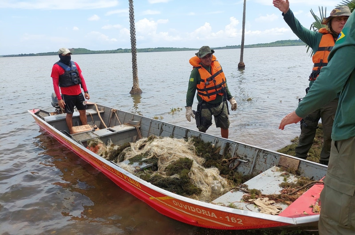 Os agentes apreenderam 13 mil metros de redes de pesca ilegal