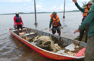 Os agentes apreenderam 13 mil metros de redes de pesca ilegal (Foto: Reprodução/ IBAMA)