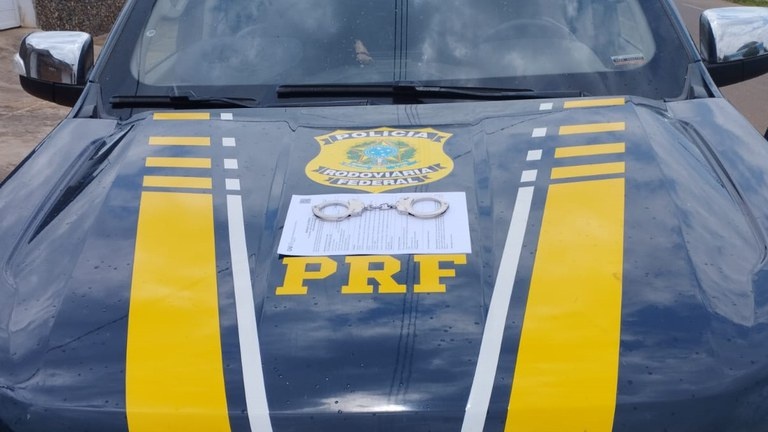 PRF prende passageiro de ônibus
