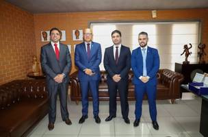 Procurador-Geral do Estado do Piauí, Pierot Júnior e presidente da ALEPI, Franzé Silva (Foto: Divulgação)