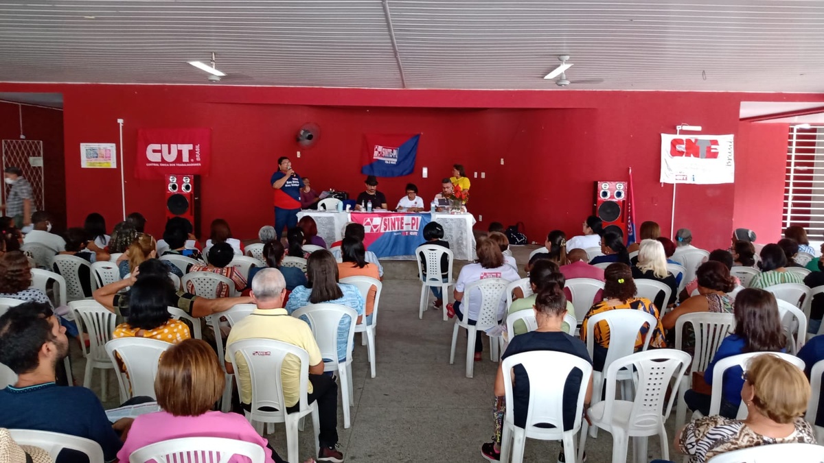SINTE-PI em reunião por demandas dos profissionais da educação