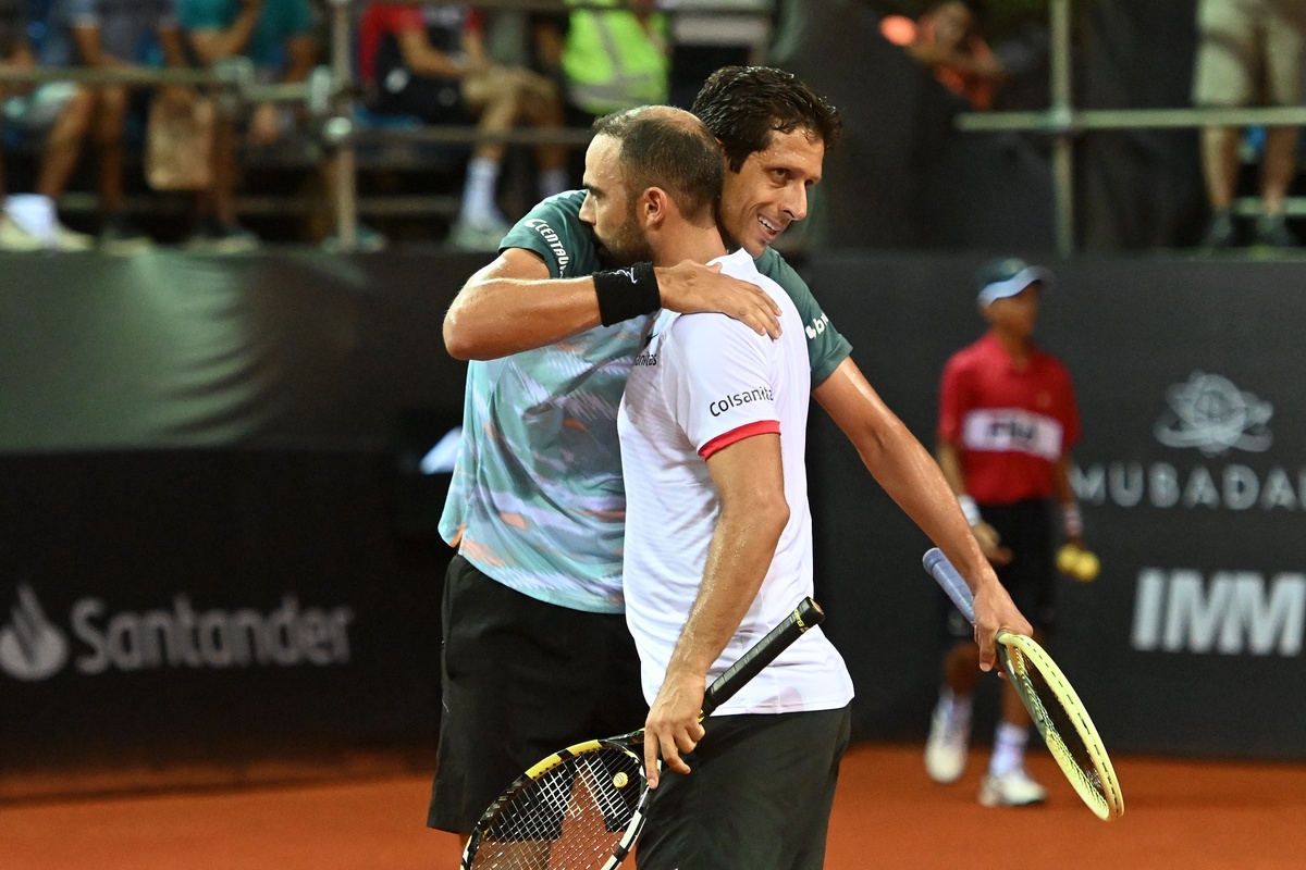 Tenista brasileiro disputa vaga na final do Rio Open