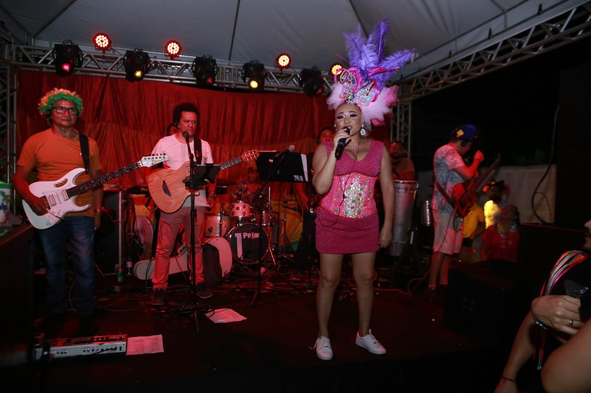 Vários artistas se apresentaram no Bloco do Base, no centro da capital
