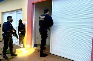 35 policiais cumpriram 12 mandados judiciais durante a operação (Foto: Divulgação)