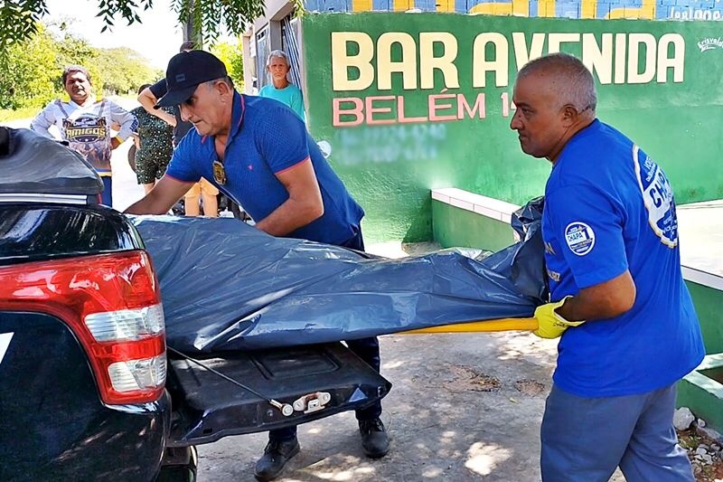 A polícia civil interrompeu o velório para identificar a real causa da morte