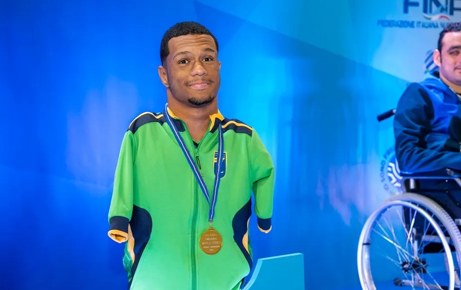 Além dos três recordes quebrados, Gabriel ainda levou duas medalhas douradas.