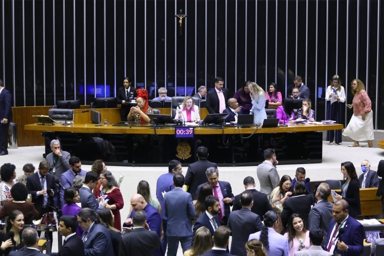 Câmara aprova criação de pensão especial a filhos das vítimas de feminicídio