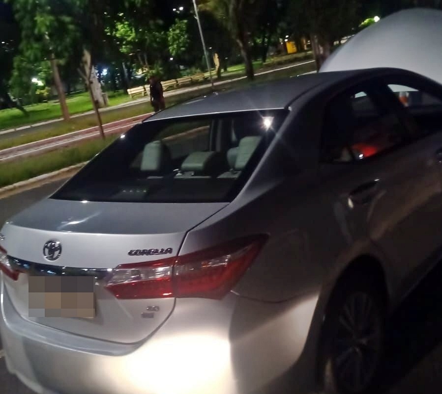 Carro detido na blitz por suspeita de ser roubado