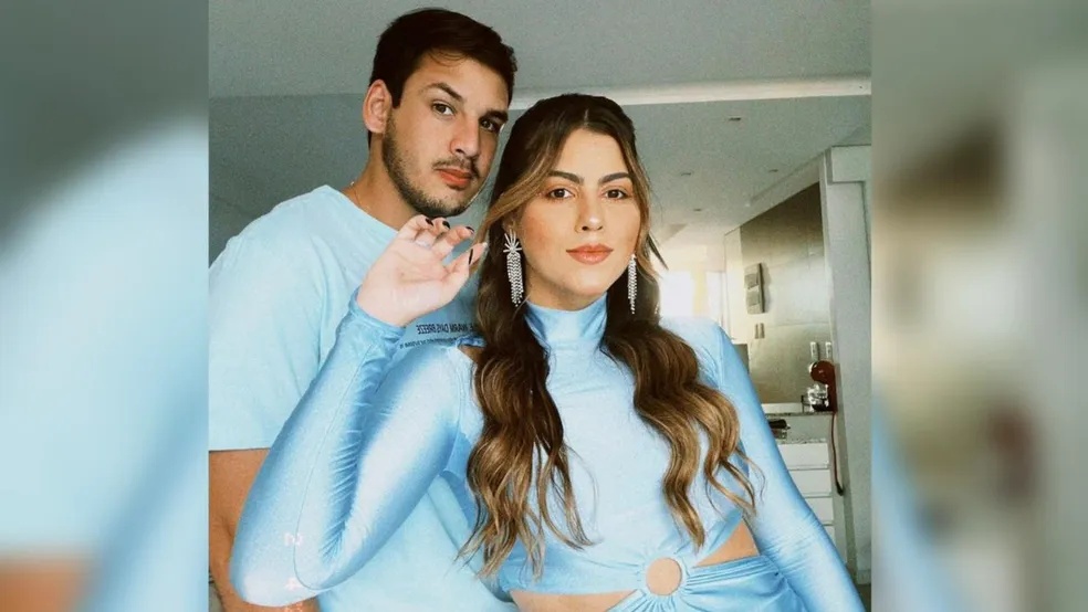 Casal foi encontrado de mãos dadas