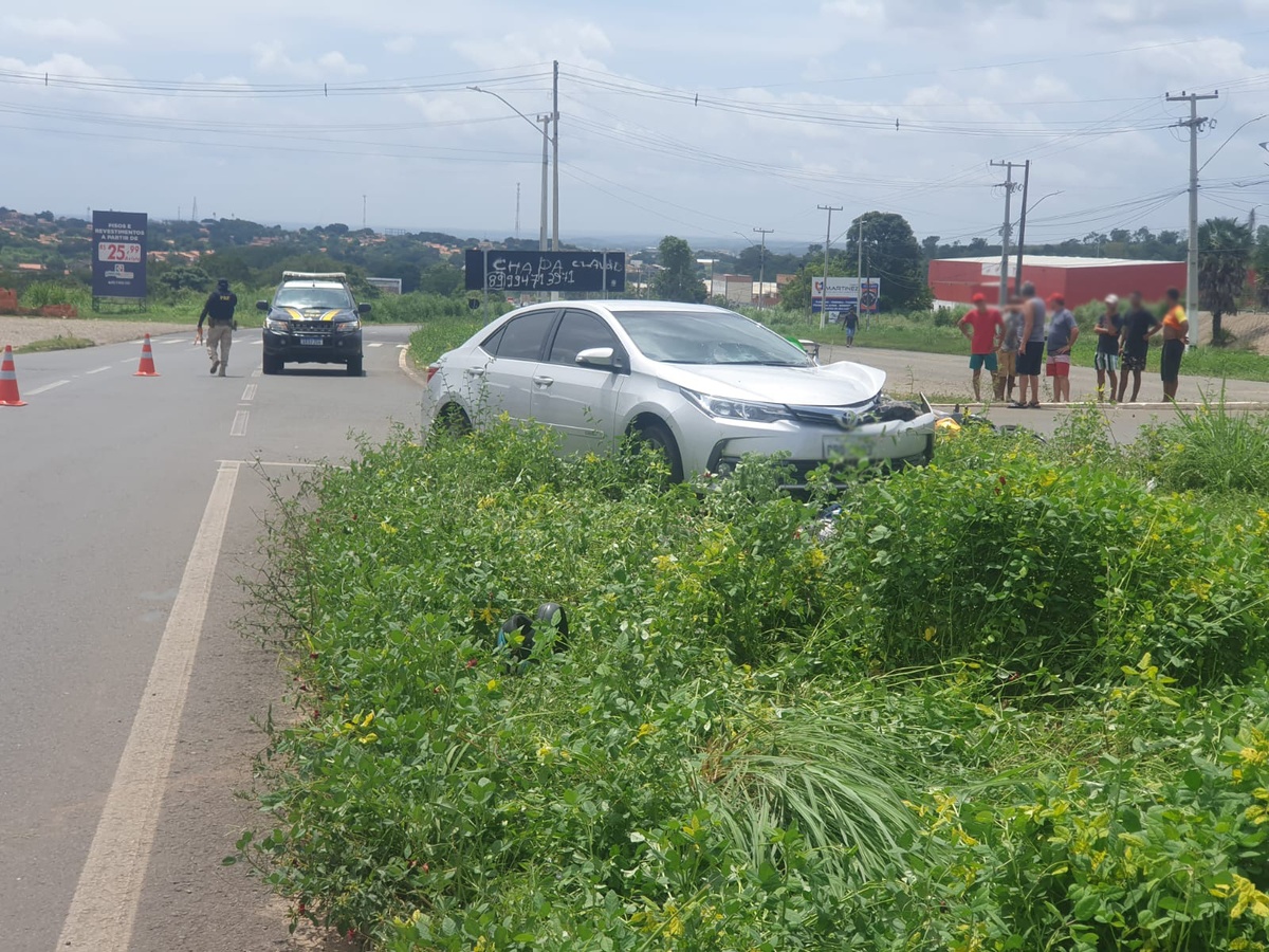 Colisão entre carros deixa um morto e outro ferido na BR-230