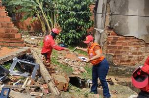 Defesa Civil encaminha família para abrigo da Prefeitura (Foto: PMT/Divulgação)