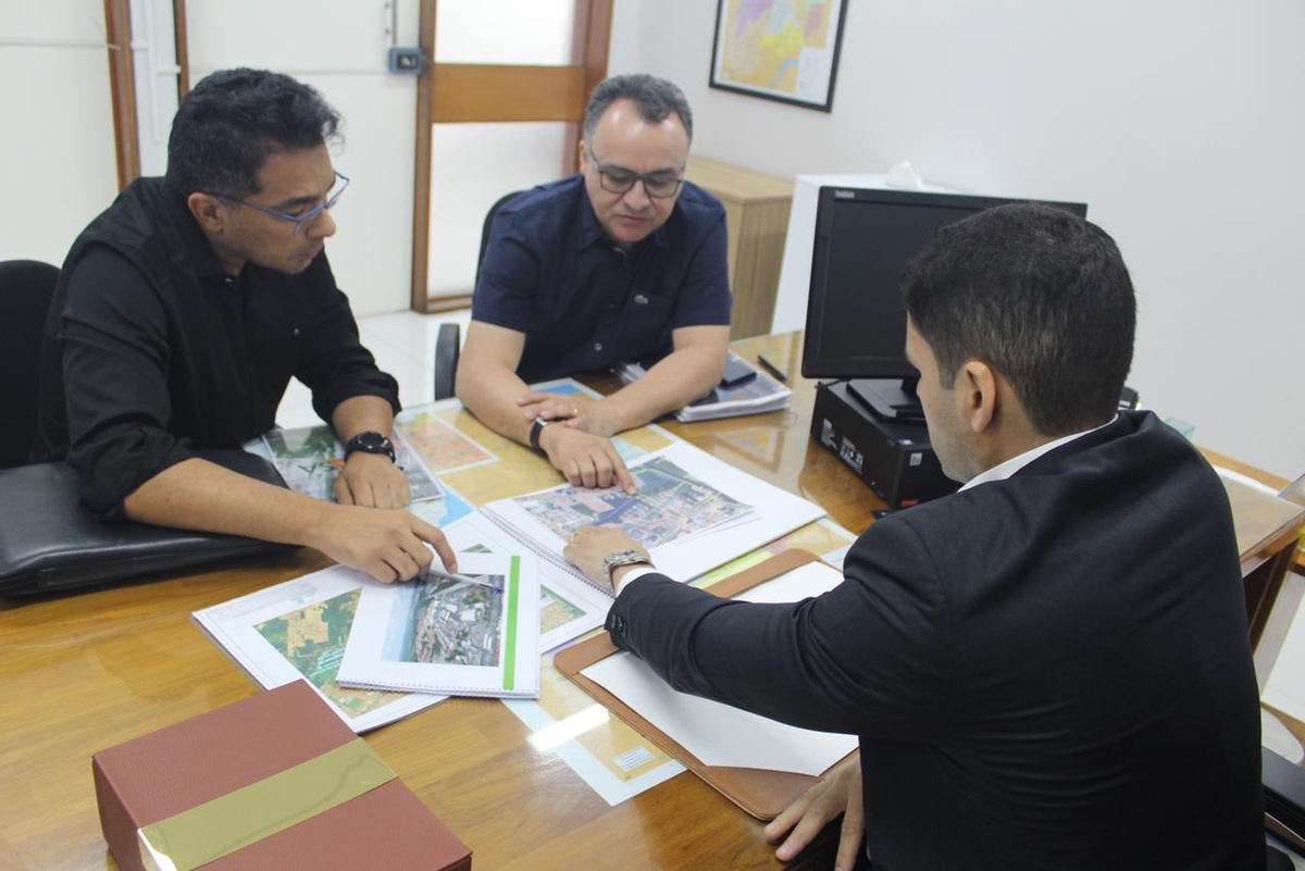 Diretor do DER e da Nova Ceasa discutem projeto de expansão