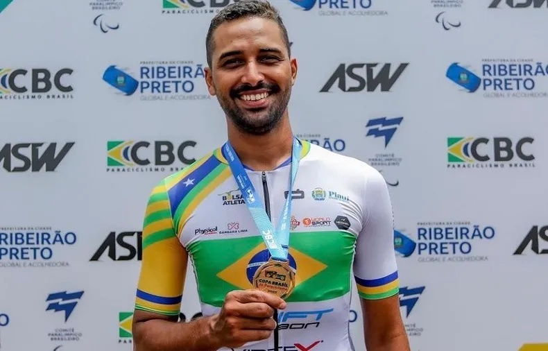 Eduardo Hipólito é natural de Picos e trouxe duas medalhas de ouro para o Piauí