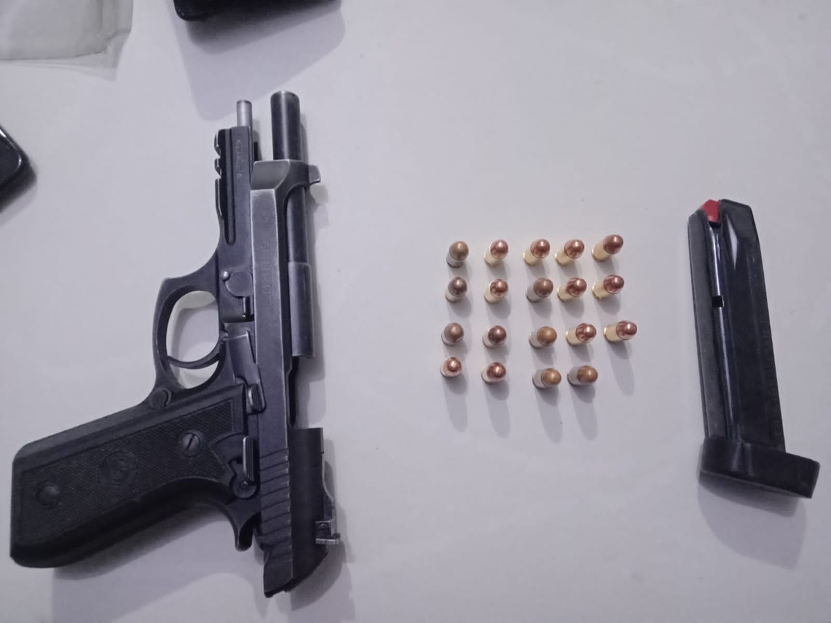 Ele estava munido com uma pistola “Taurus”